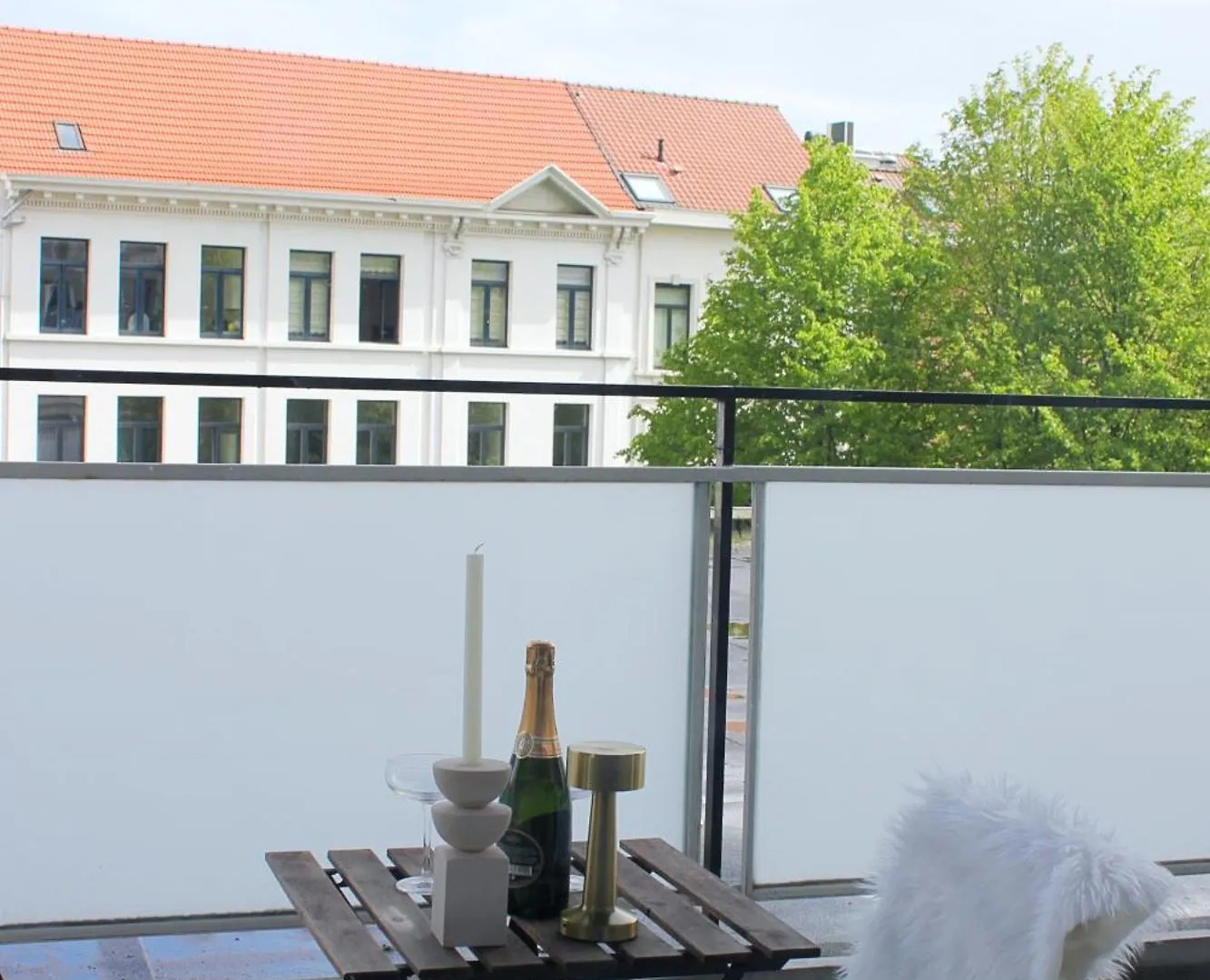 Sunny Apartment + Free Parking Antwerp 0*,